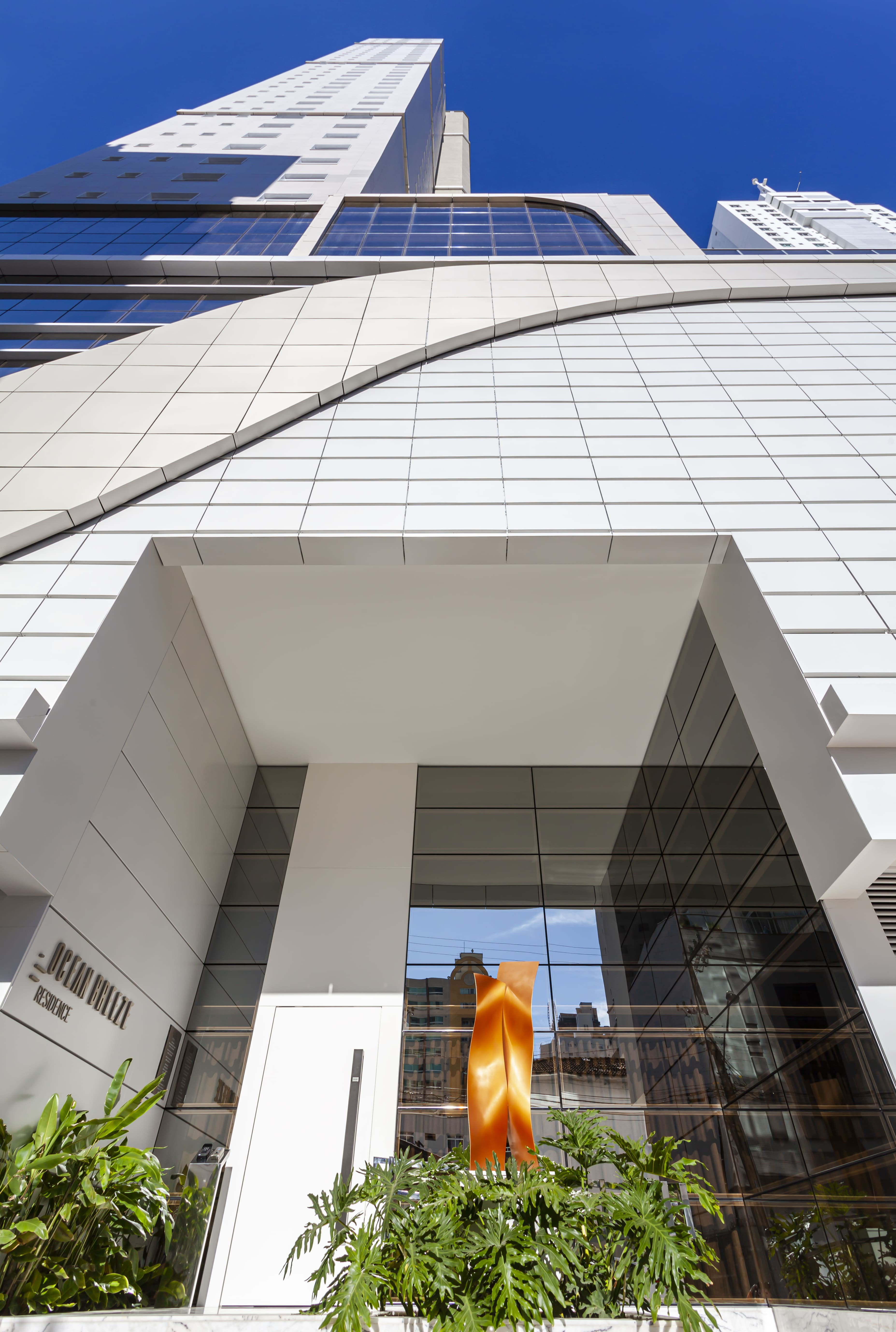 Venda de apto no Edifício Ocean Breeze Residence em BC