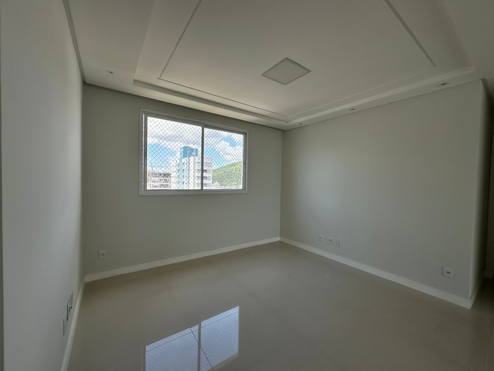 Venda de apto no Edifício Torre Esmeralda Residencial em BC