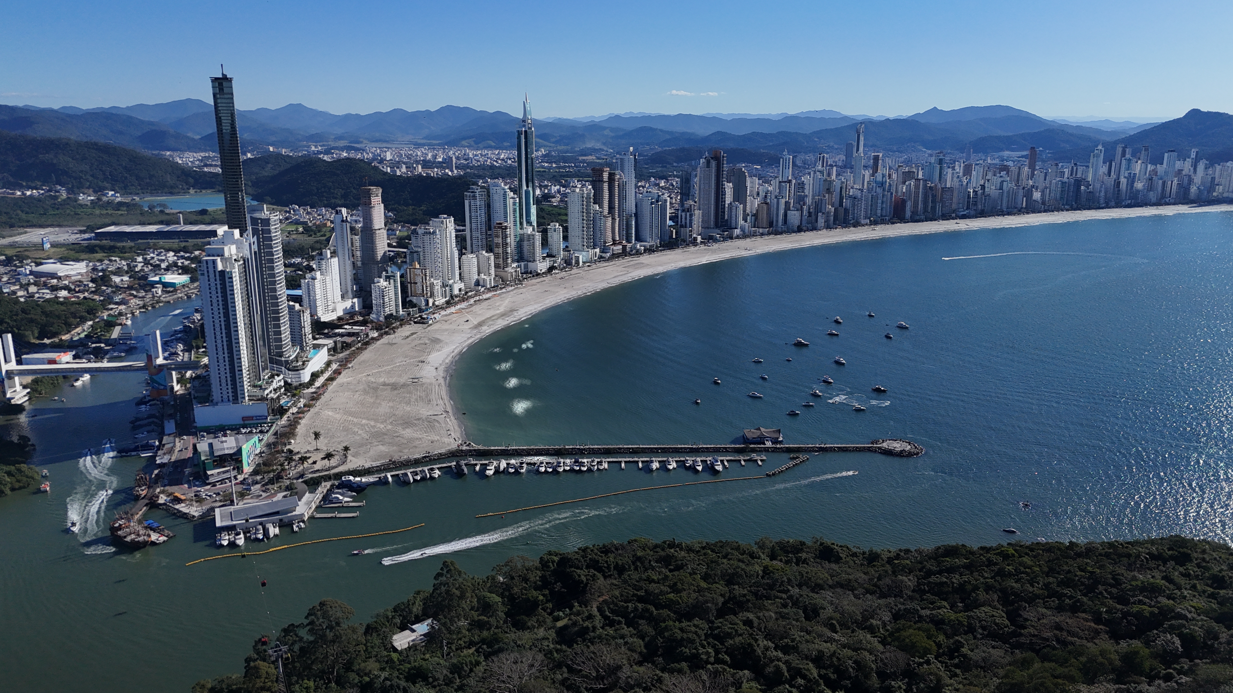 Marinas de Balneario Camboriu e Itajai